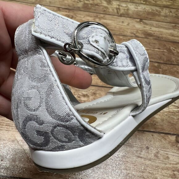 Guess Jettson T-Strap Ankle Sandals Flats White Chain Metal Logos Womens 7M - Picture 10 of 11